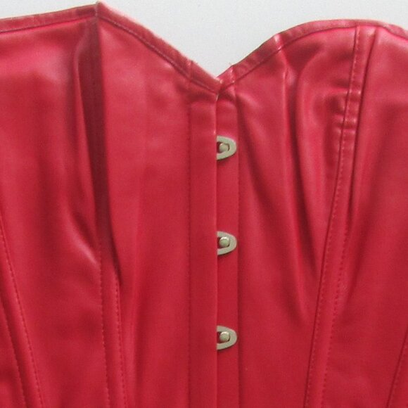 Red Faux Leather Corset Set - NEW - Picture 5 of 11